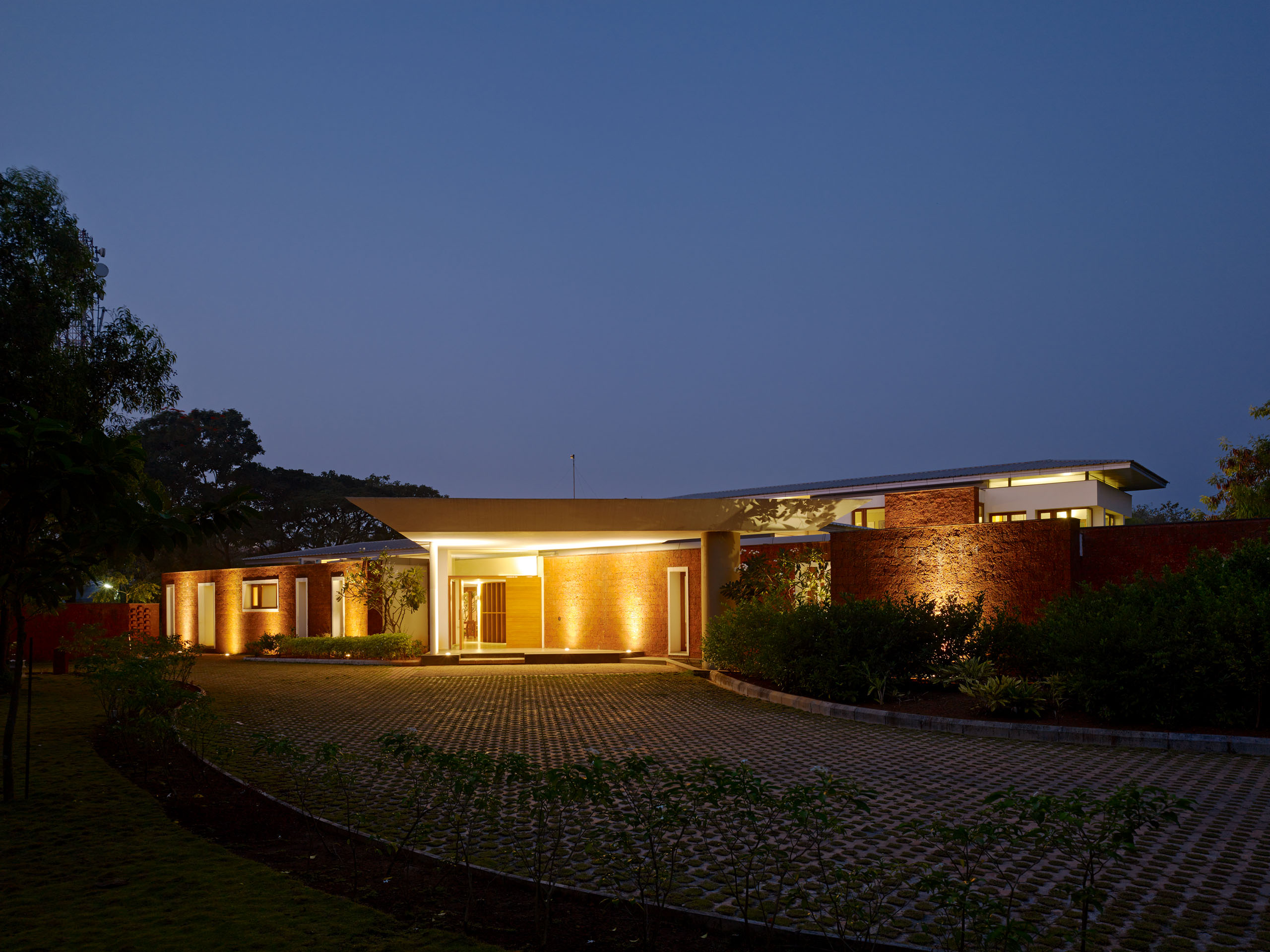 E13430 ALPA 036795 j2560